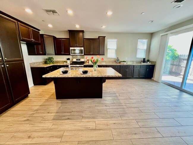1613 Viburnum Ln in Rocklin, CA - Building Photo - Building Photo