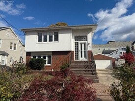 306 Hamilton Ave in Hewlett, NY - Building Photo