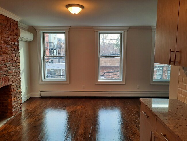 158 6th St, Unit 3 in Hoboken, NJ - Building Photo - Building Photo
