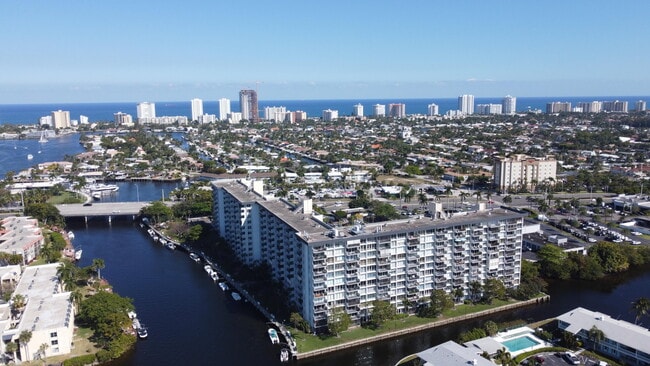 801 S Federal Hwy in Pompano Beach, FL - Foto de edificio - Building Photo