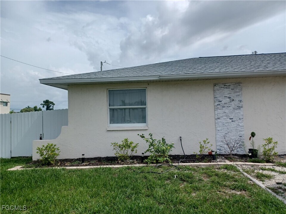 1102 SW 15th Terrace in Cape Coral, FL - Building Photo
