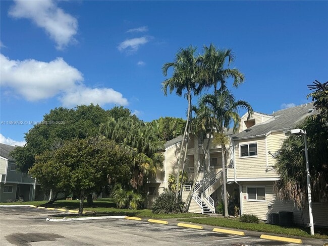 3413 NW 44th St in Lauderdale Lakes, FL - Building Photo - Building Photo