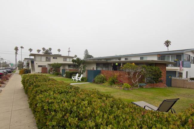 1557 Cable St in San Diego, CA - Foto de edificio - Building Photo