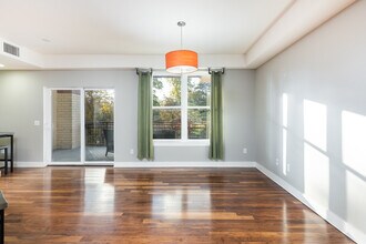 2240 N Clay St, Unit 208 in Denver, CO - Building Photo - Building Photo