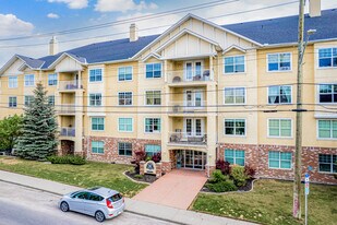 2212 34th Ave SW in Calgary, AB - Building Photo