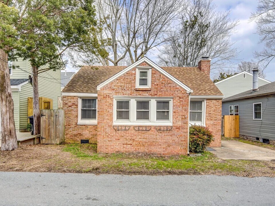 314 25th Half St in Virginia Beach, VA - Building Photo