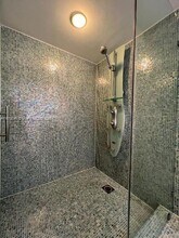 20500 W Country Club Dr in Miami, FL - Building Photo - Building Photo