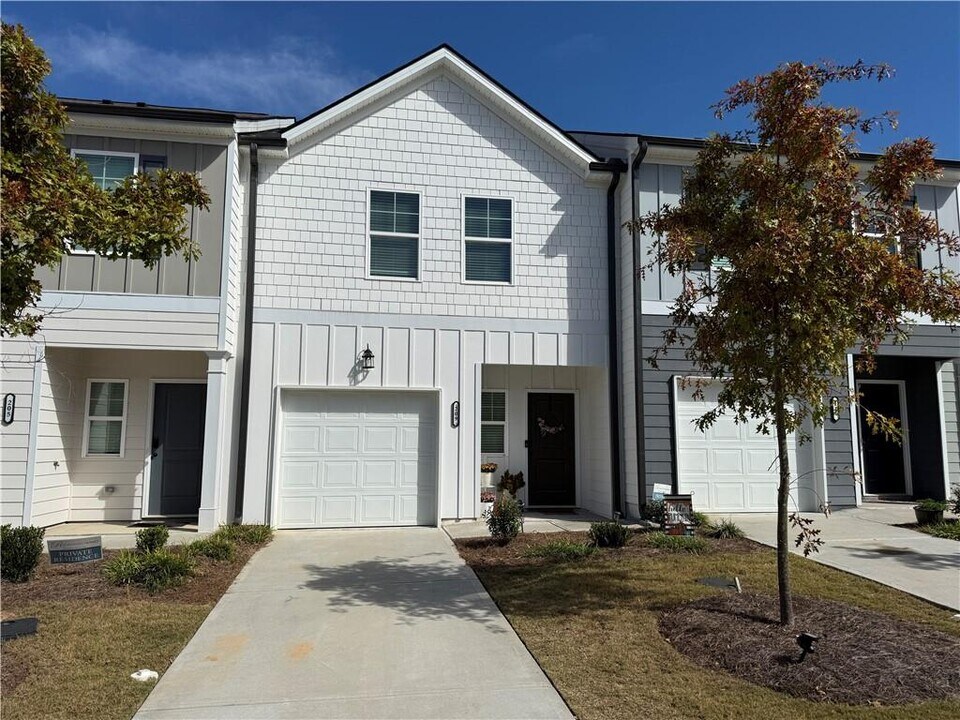 209 Buckingham Ln in Hoschton, GA - Building Photo