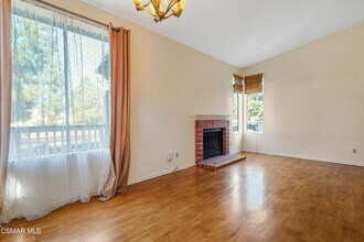 2486 Pleasant Way in Thousand Oaks, CA - Building Photo - Building Photo