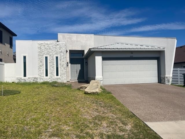 203 Desert Palm Dr in Laredo, TX - Building Photo