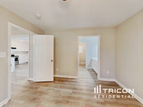 139 Creekside Dr in Four Oaks, NC - Building Photo - Building Photo