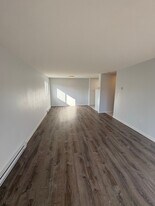 2549 Dowler Pl in Victoria, BC - Building Photo