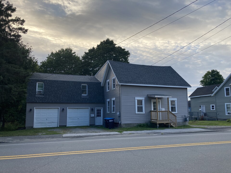 492 Main St, Unit 2 in Old Town, ME - Building Photo