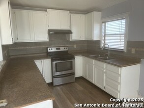 6826 Castile De Oro in San Antonio, TX - Foto de edificio - Building Photo