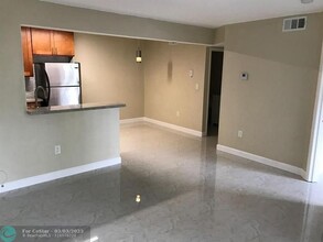 300 Palm Cir in Pembroke Pines, FL - Building Photo - Building Photo