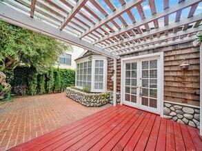 503 E Bay Ave in Newport Beach, CA - Building Photo - Building Photo