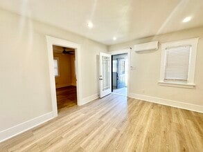 342 W 91st Pl in Los Angeles, CA - Building Photo - Building Photo