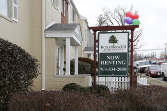 Hollybrooke in Falls Church, VA - Building Photo - Building Photo