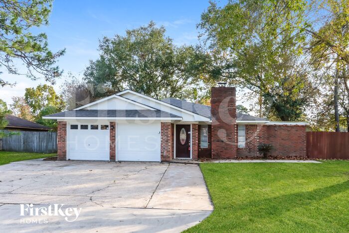 10022 Sweet Gum Ln in Baytown, TX - Building Photo