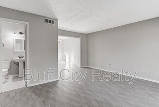 2291 Madison Ave in Memphis, TN - Building Photo - Building Photo