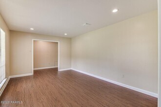 242 Monteigne Dr in Lafayette, LA - Building Photo - Building Photo