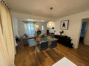 807 S Van Buren Ave in Dallas, TX - Building Photo - Building Photo