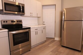 1649 Pratt St in Philadelphia, PA - Building Photo - Building Photo