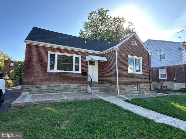 property at 936 Oakmont St