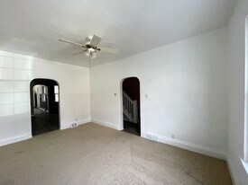 1817 Davis Ave in Pittsburgh, PA - Building Photo