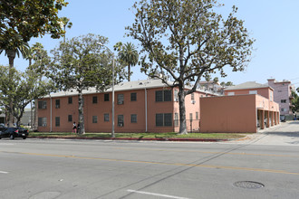 421 N Doheny Dr in Beverly Hills, CA - Building Photo - Building Photo