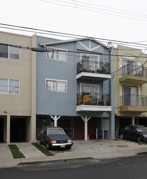 637 Sylvan St in Daly City, CA - Foto de edificio