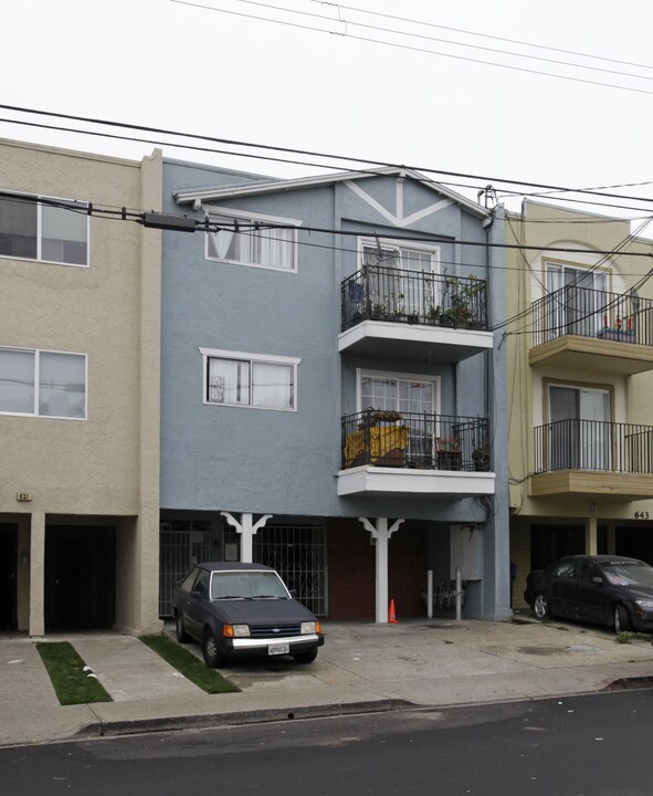 637 Sylvan St in Daly City, CA - Building Photo