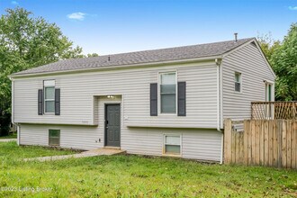 5600 Windy Willow Dr in Louisville, KY - Building Photo - Building Photo