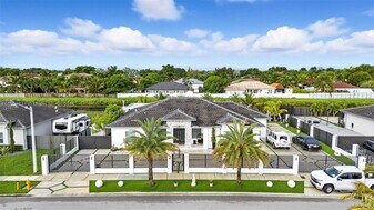 19302 SW 132nd Path in Quail Heights, FL - Building Photo