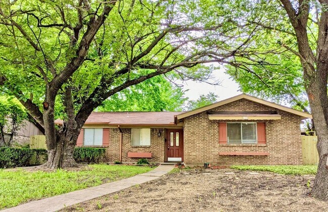 property at 2121 Travis Dr