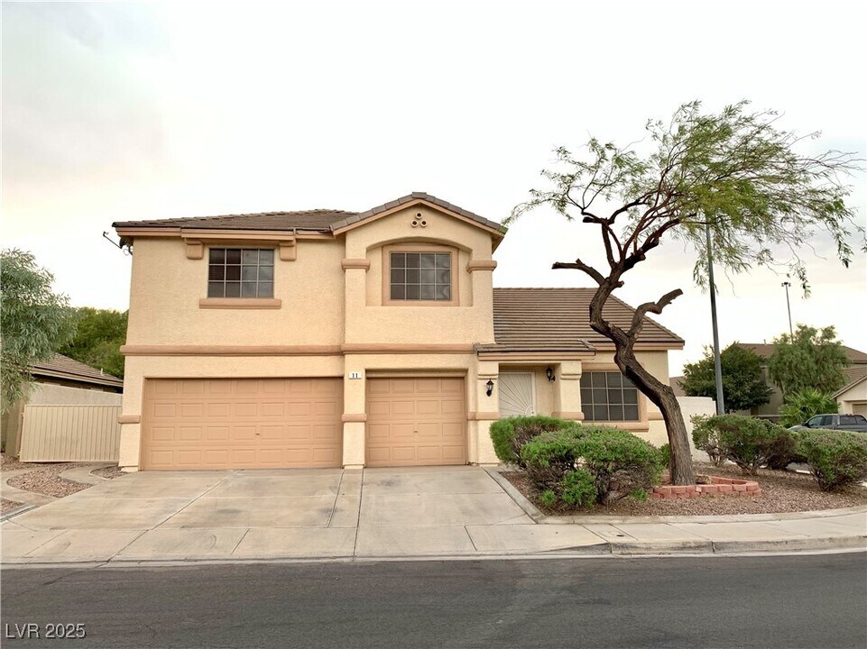 11 Hatten Bay St in Henderson, NV - Building Photo
