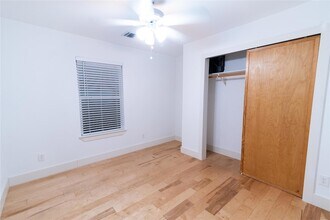 1309 E 52nd St, Unit 2 in Austin, TX - Building Photo - Building Photo