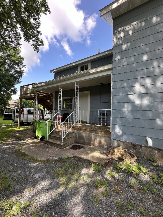 327 Summit Ave in Eau Claire, WI - Building Photo - Building Photo