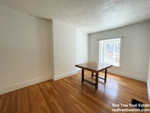 8 Sewall St, Unit 1 in Roxbury Crossing, MA - Foto de edificio - Building Photo