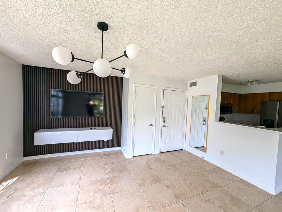 1215 Crystal Way in Delray Beach, FL - Building Photo