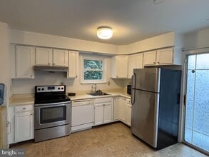 520 W Liberty St in Charles Town, WV - Building Photo - Building Photo