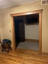 1075 Lakepointe St, Unit 1075 in Grosse Pointe Park, MI - Foto de edificio - Building Photo