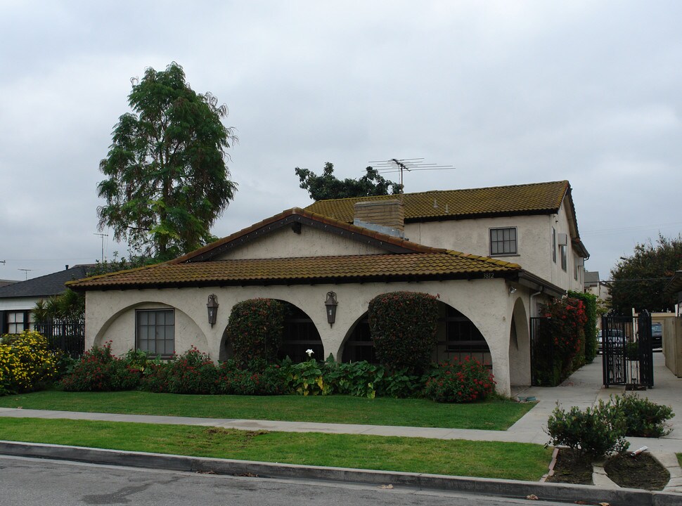 3812 Green Ave in Los Alamitos, CA - Foto de edificio