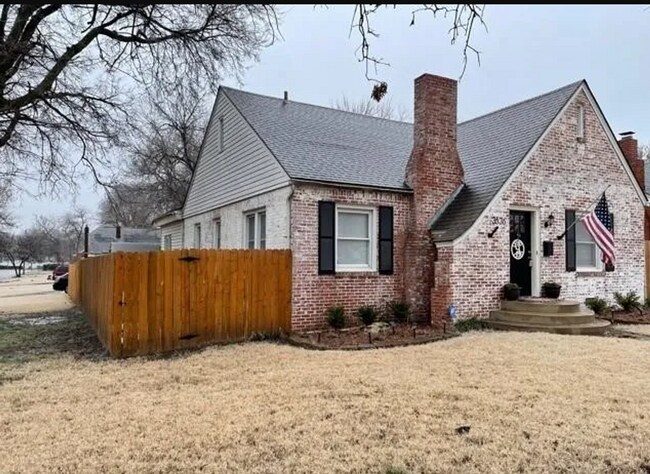 3536 E Archer St in Tulsa, OK - Foto de edificio - Building Photo