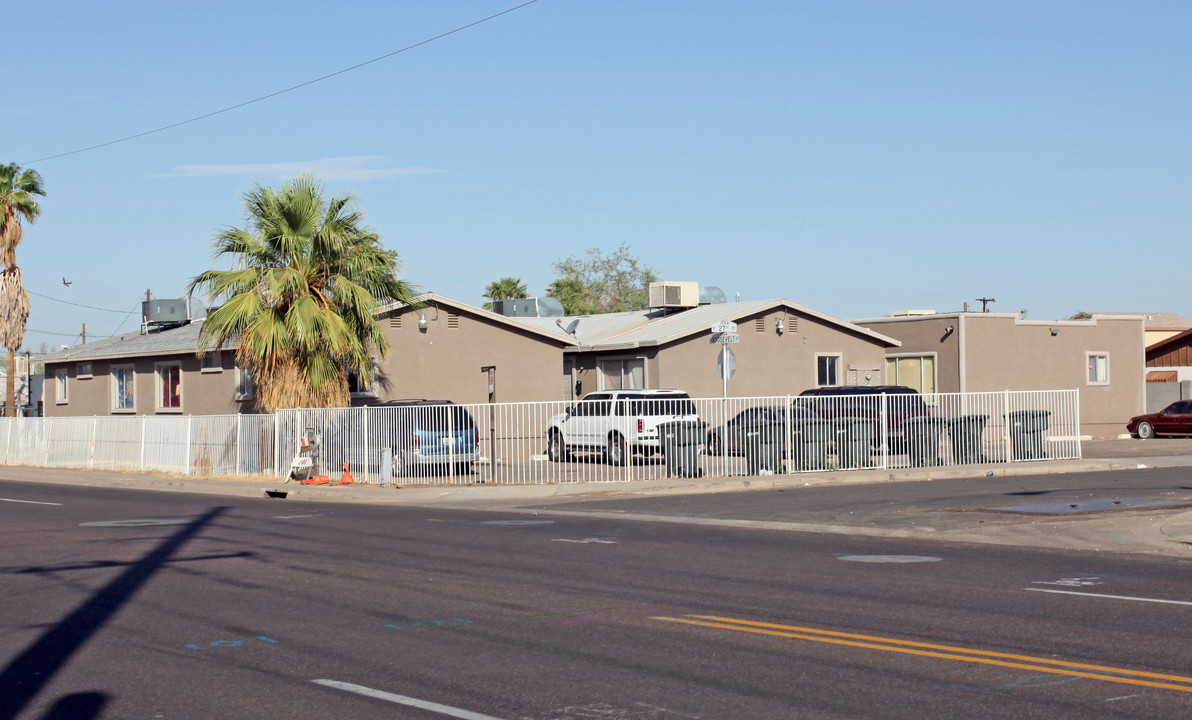 1002 N 27th Pl in Phoenix, AZ - Building Photo