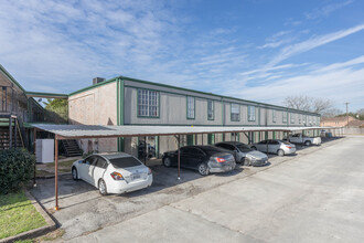 Oak Shadows in Houston, TX - Building Photo - Building Photo