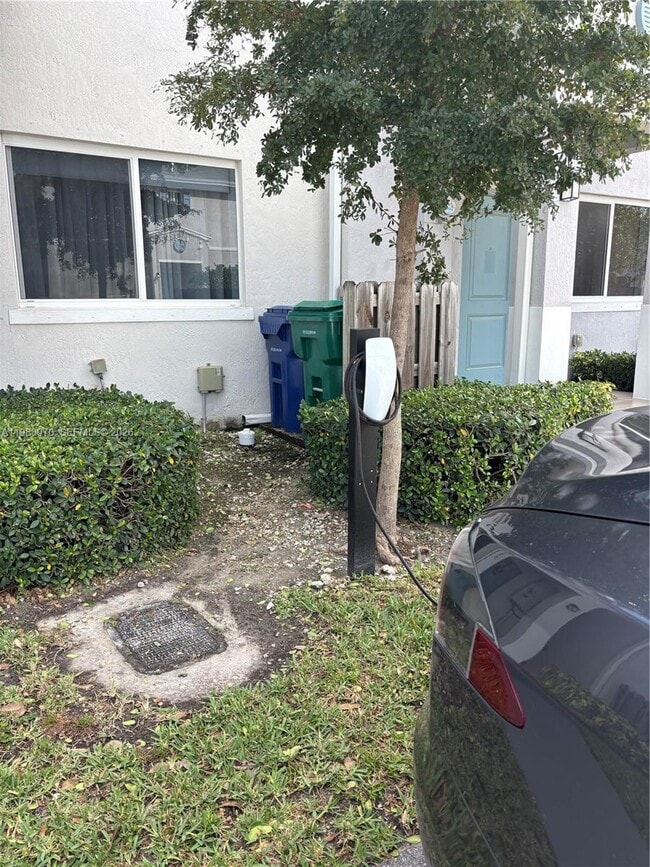 355 NW 12th Ave in Florida City, FL - Building Photo - Building Photo