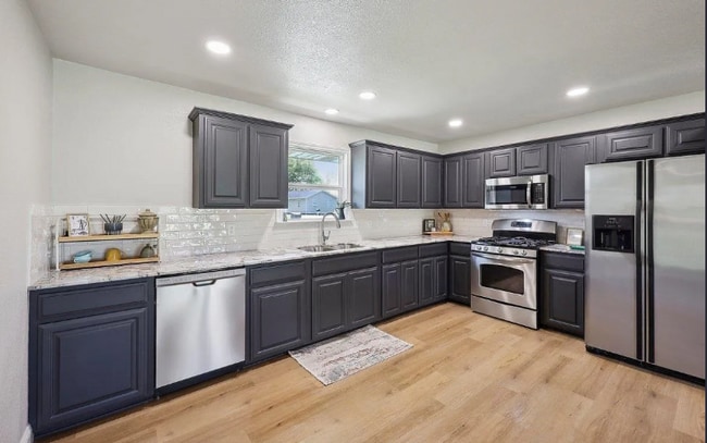 313 Devillier St in Bridge City, TX - Building Photo - Building Photo