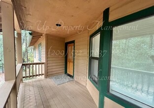 17600 Brentwood Ln in Twain Harte, CA - Building Photo - Building Photo