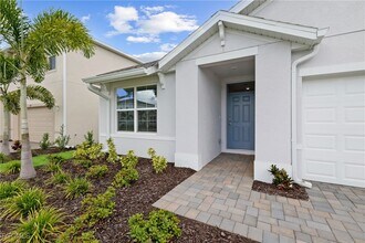 2621 Table Coral Trl in North Fort Myers, FL - Building Photo - Building Photo